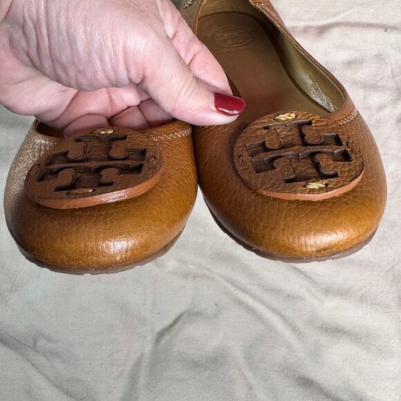 Tory Burch Women sz 8 Reva Tumbled Leather Tonal Logo Royal Tan Ballet Flats - Picture 7 of 12